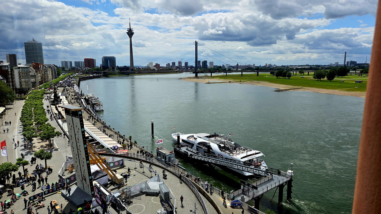 Blick aus dem Schloßturm am Burgplatz in Düsseldorf